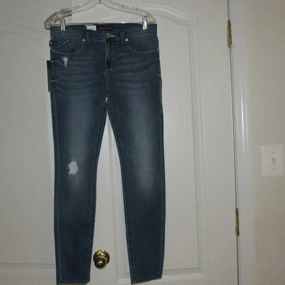 NWT ROCK & REPUBLIC Legging Distressed Jeans Sz 8M - Picture 1 of 6